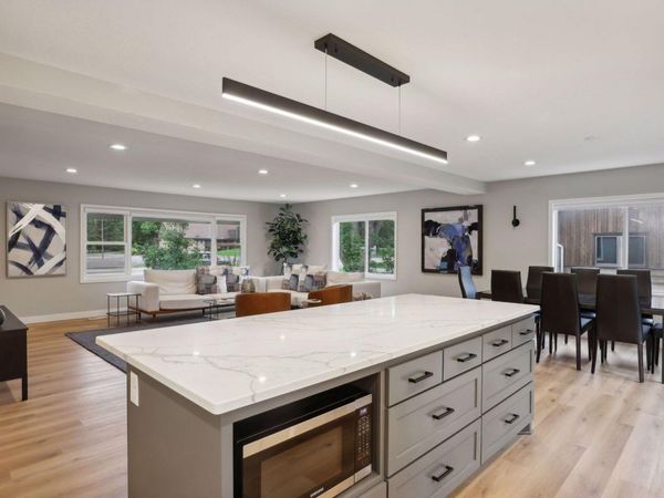 3098 Victoria Street N, Roseville, MN 55113