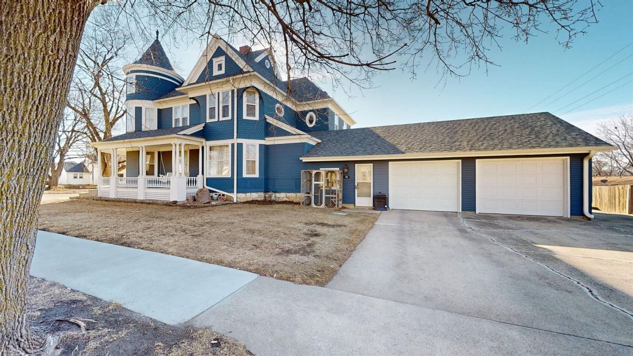 302 W 2nd St, Alta, IA 51002 Main Photo