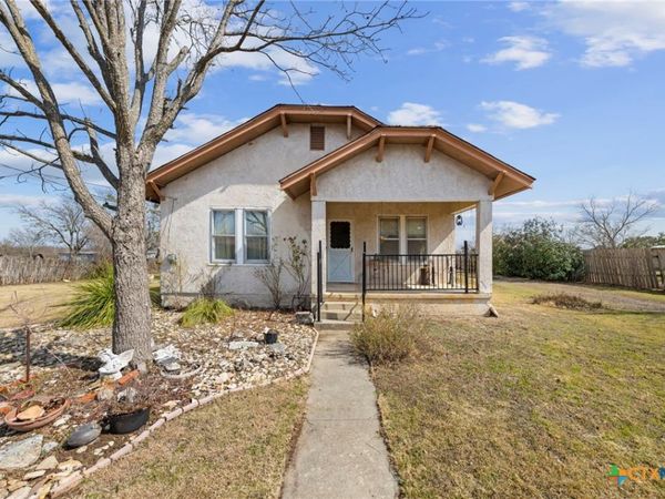 401 S Love Avenue , Florence, TX 76527