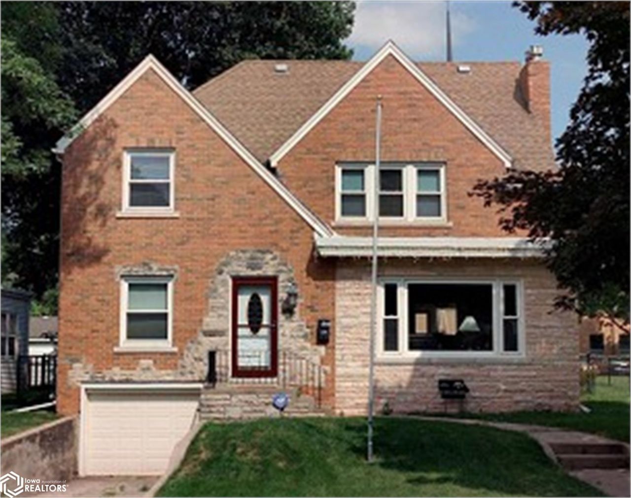 725 N Jefferson Avenue, Mason City, IA 50401 Main Photo