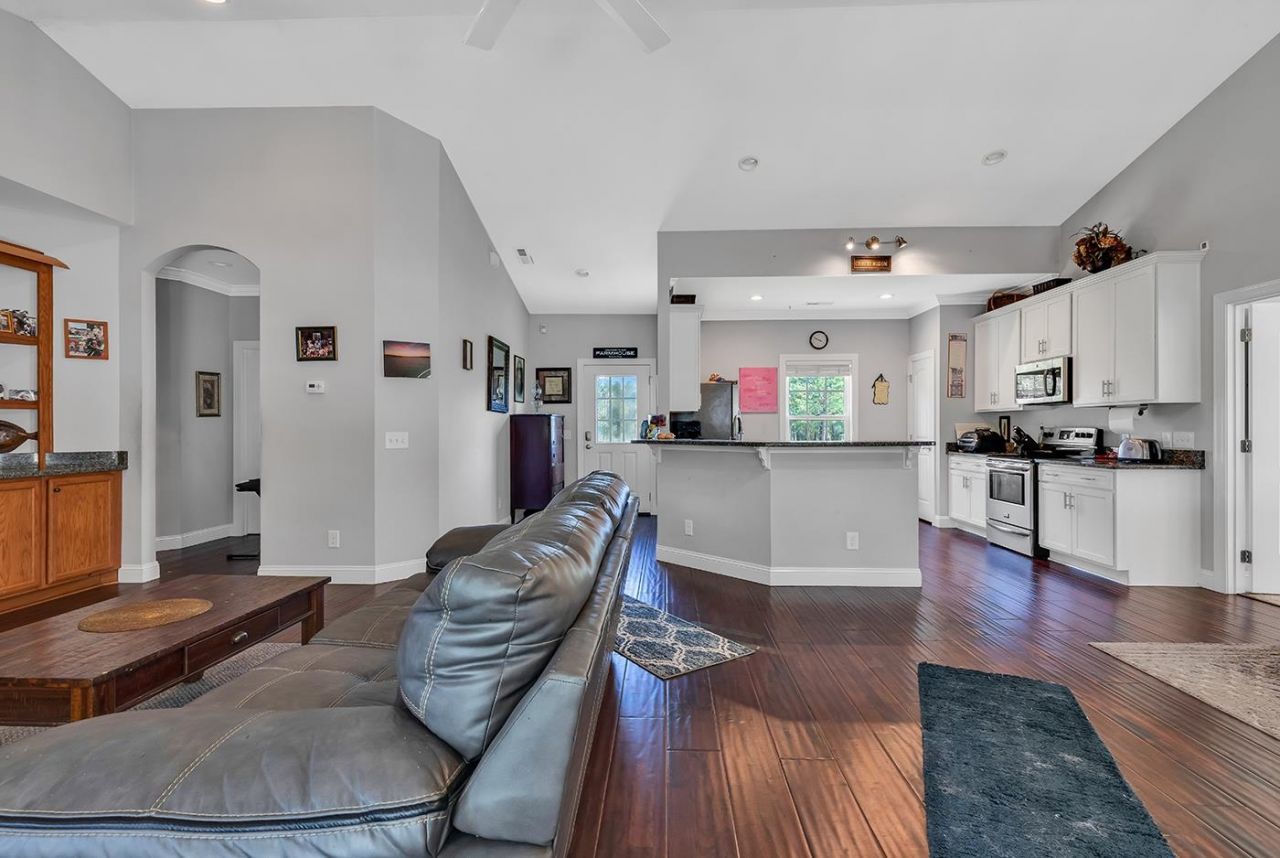 4013 Thomas Rd. Photo 9