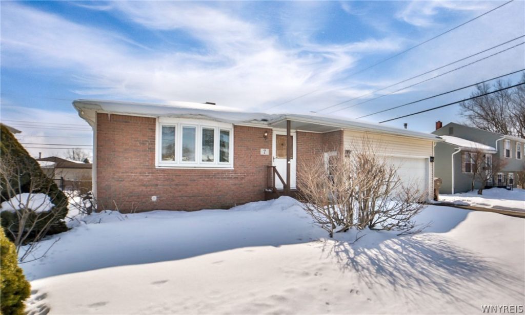 7 East Toulon Drive, Cheektowaga, NY 14227 Main Photo