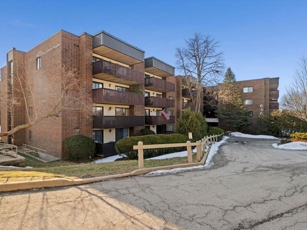 650 WHITNEY Court, Unit 211, Gurnee, IL 60031