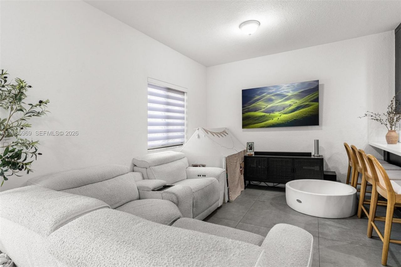 16371 SW 44th Ter, Miami, FL 33185 Photo