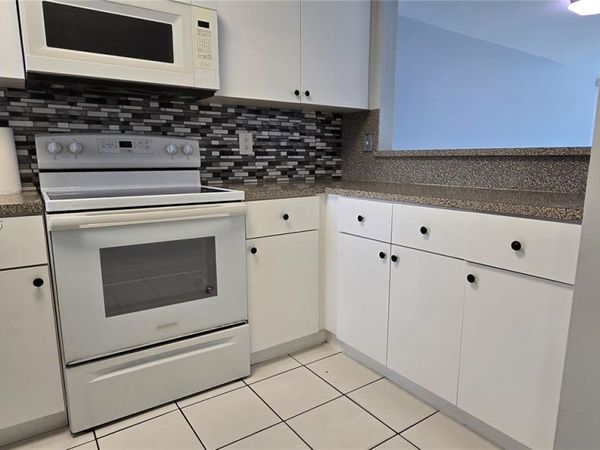 2630 W 76th St , Unit 201, Hialeah, FL 33016