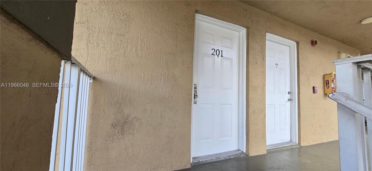 2630 W 76th St , Unit 201, Hialeah, FL 33016 Photo