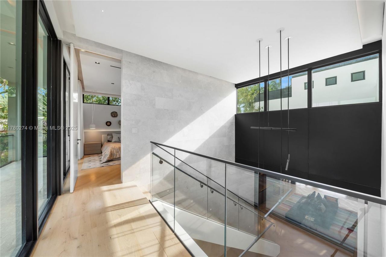 247 E Rivo Alto Dr , Miami Beach, FL 33139 Photo