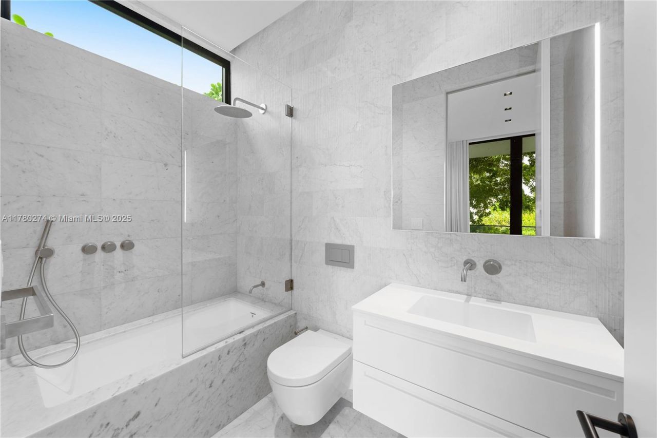 247 E Rivo Alto Dr , Miami Beach, FL 33139 Photo