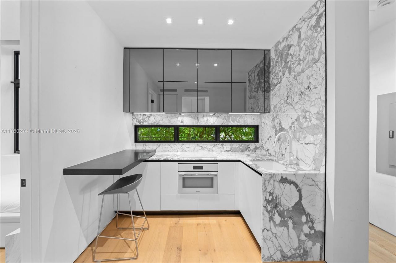 247 E Rivo Alto Dr , Miami Beach, FL 33139 Photo