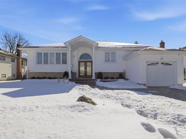 716 Park Lane, Valley Stream, NY 11581