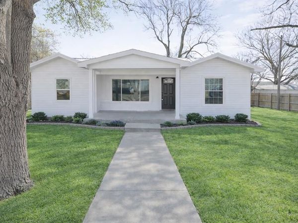 131 Long Street, Bowie, TX 76230