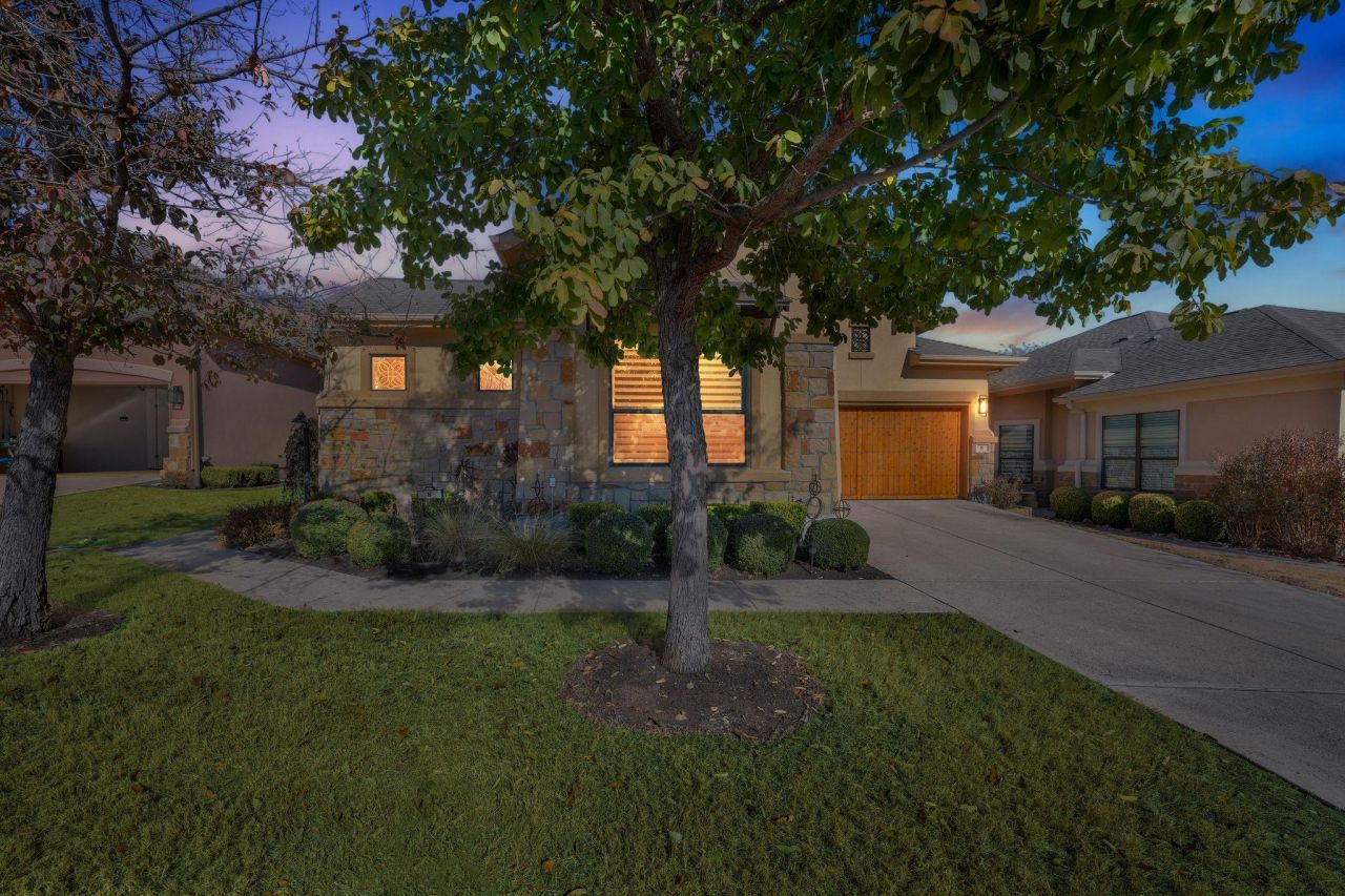 8 Prestonwood Cir, Lakeway, TX 78734 Main Photo