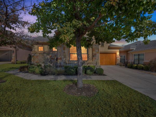 8 Prestonwood CIR, Lakeway, TX 78734