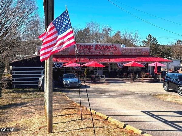 1818 Winfield Dunn Parkway, Sevierville, TN 37876