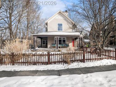 825 S Leroy Street, Fenton, MI 48430