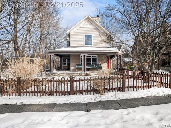 825 S Leroy Street, Fenton, MI 48430