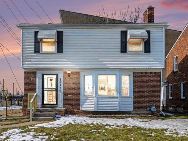 19135 Hartwell, Detroit, MI 48235