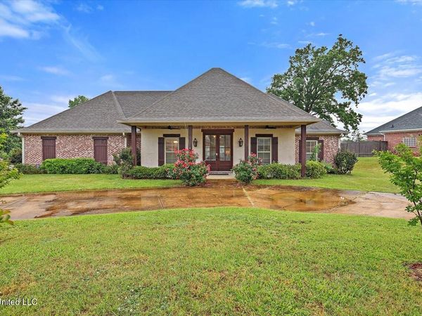 208 Grand Oak Boulevard, Clinton, MS 39056