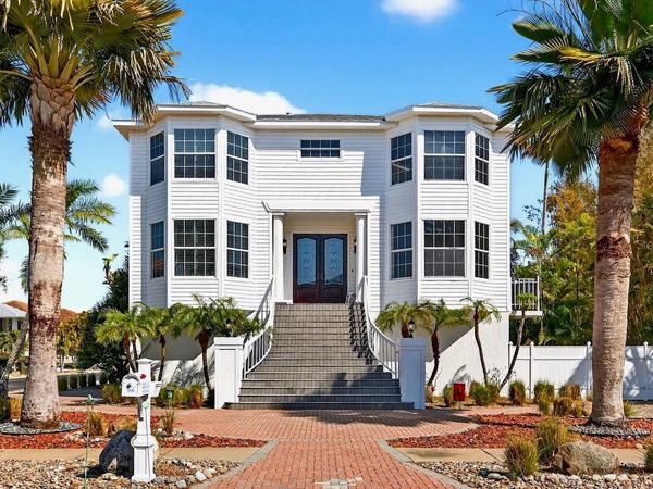 5900 BAYVIEW CIRCLE S, GULFPORT, FL 33707