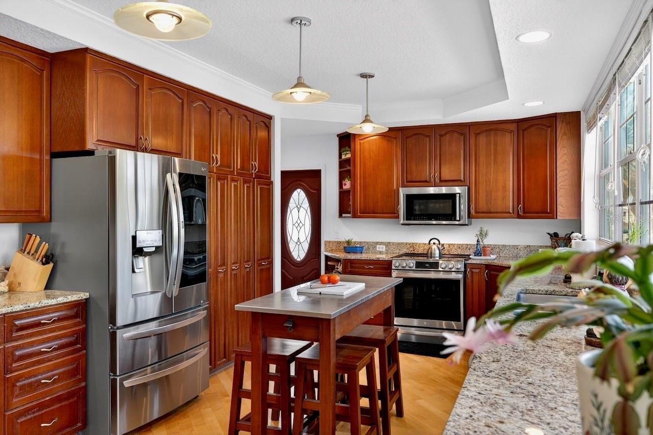 5900 Bayview Circle S, Gulfport, FL 33707 Photo