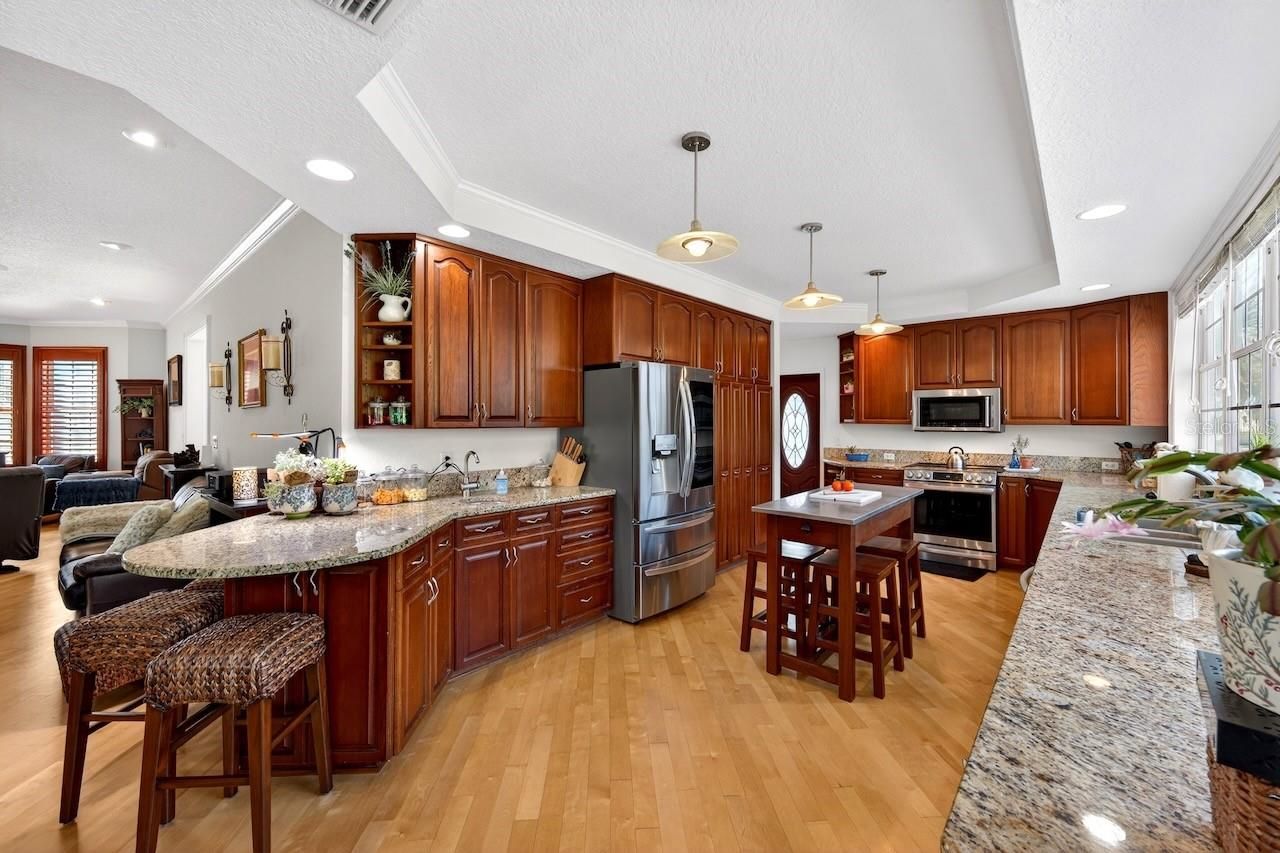 5900 Bayview Circle S, Gulfport, FL 33707 Photo