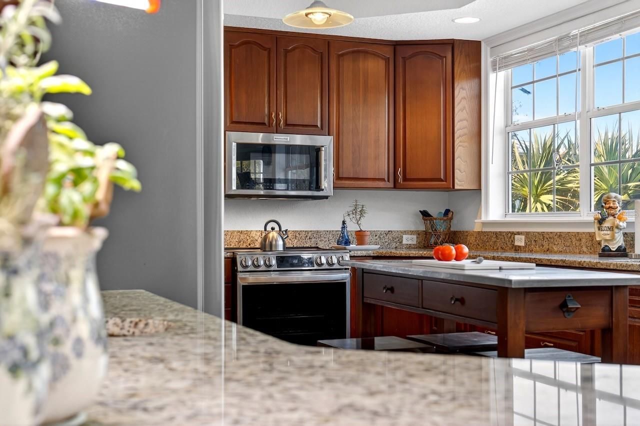 5900 Bayview Circle S, Gulfport, FL 33707 Photo