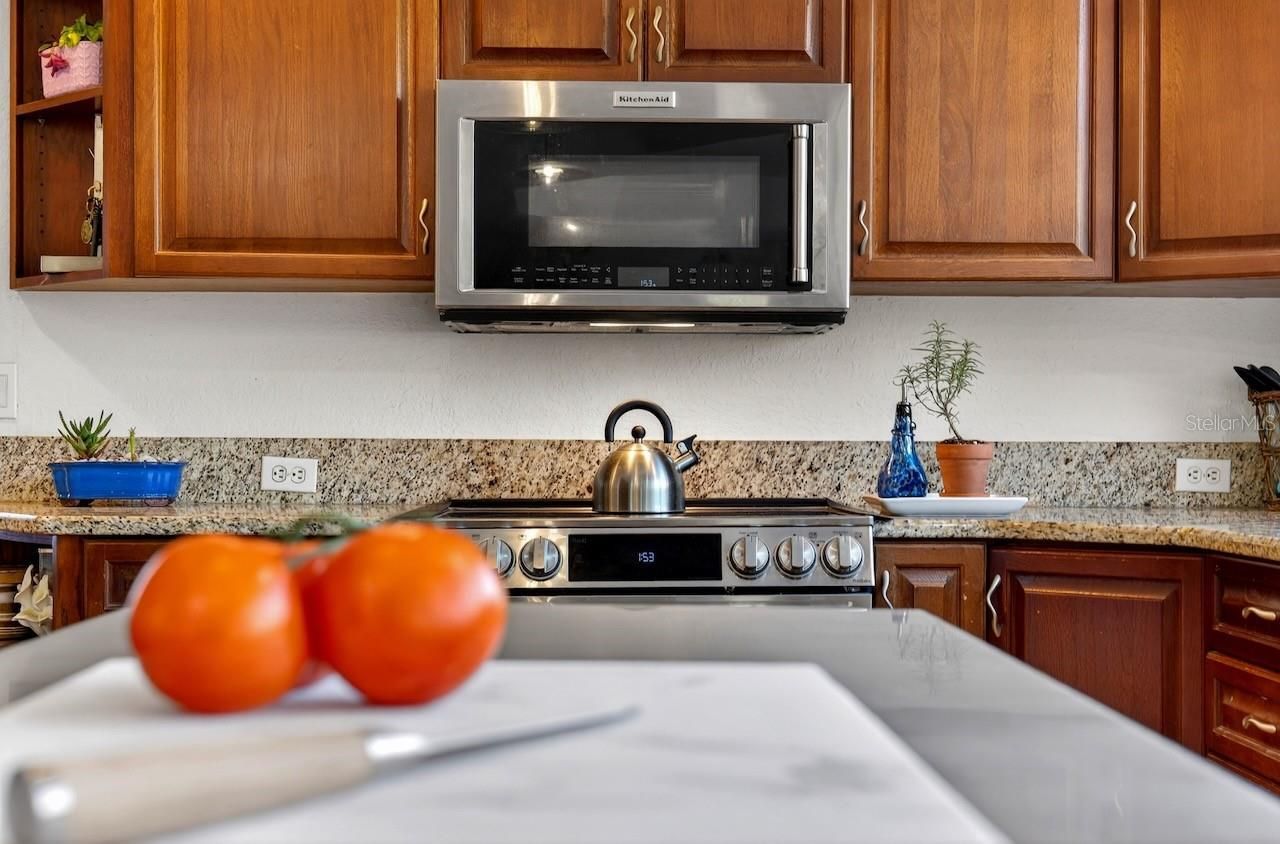 5900 Bayview Circle S, Gulfport, FL 33707 Photo