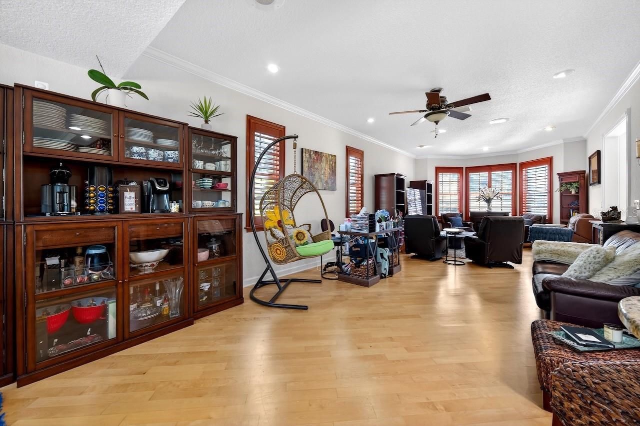 5900 Bayview Circle S, Gulfport, FL 33707 Photo