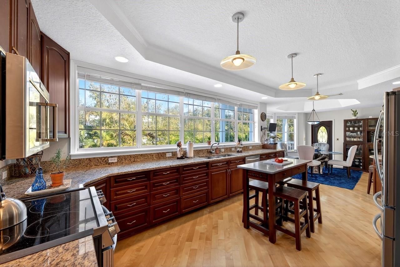 5900 Bayview Circle S, Gulfport, FL 33707 Photo