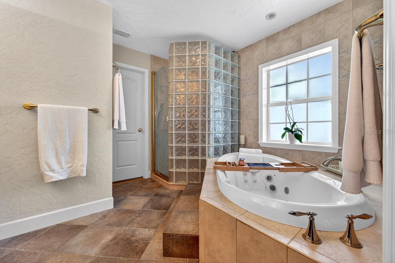 5900 Bayview Circle S, Gulfport, FL 33707 Photo