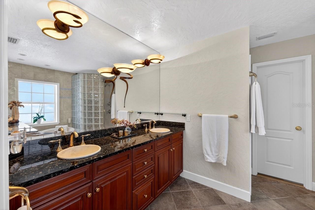 5900 Bayview Circle S, Gulfport, FL 33707 Photo