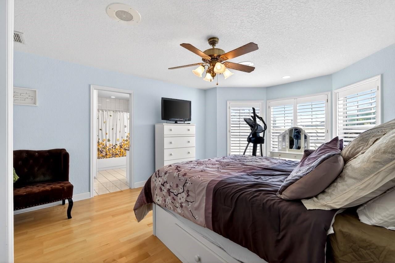 5900 Bayview Circle S, Gulfport, FL 33707 Photo