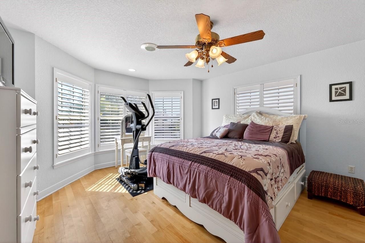 5900 Bayview Circle S, Gulfport, FL 33707 Photo