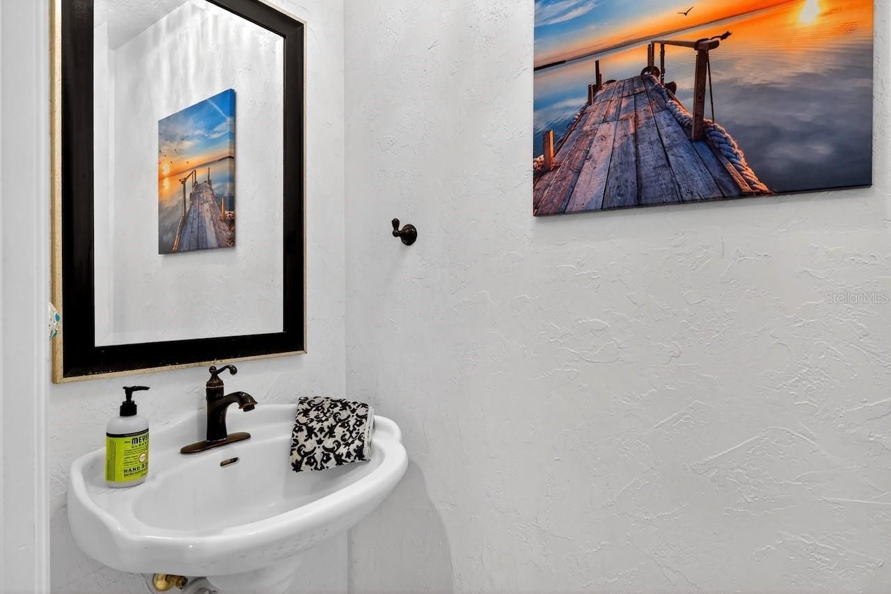 5900 Bayview Circle S, Gulfport, FL 33707 Photo