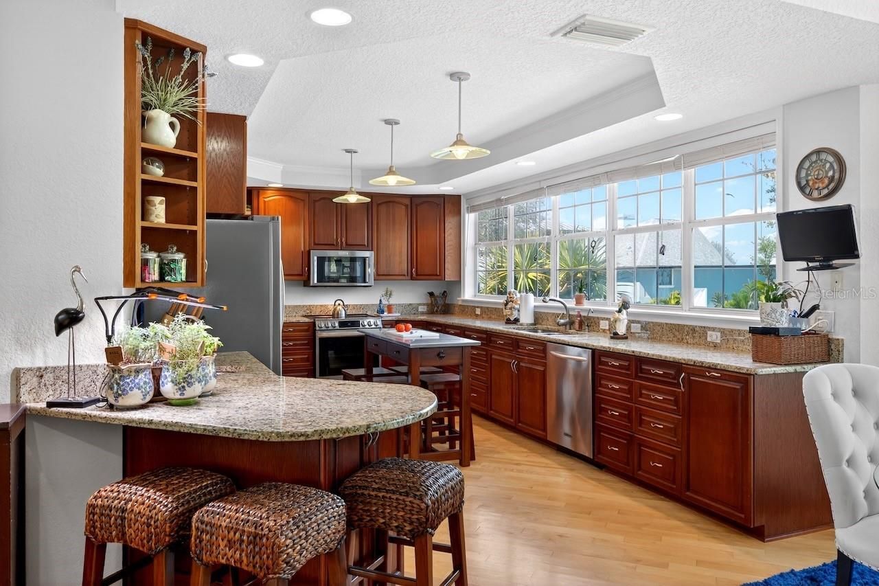 5900 Bayview Circle S, Gulfport, FL 33707 Photo