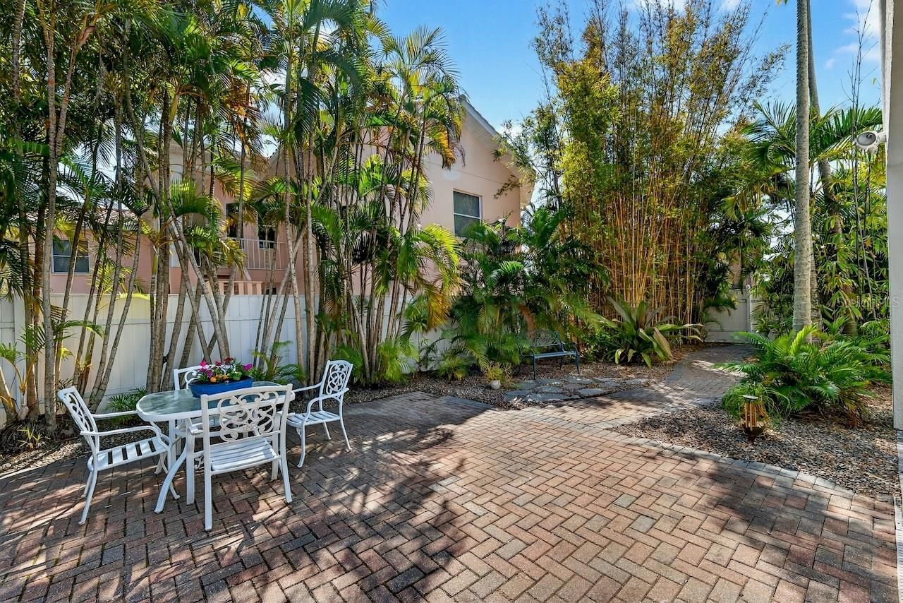 5900 Bayview Circle S, Gulfport, FL 33707 Photo