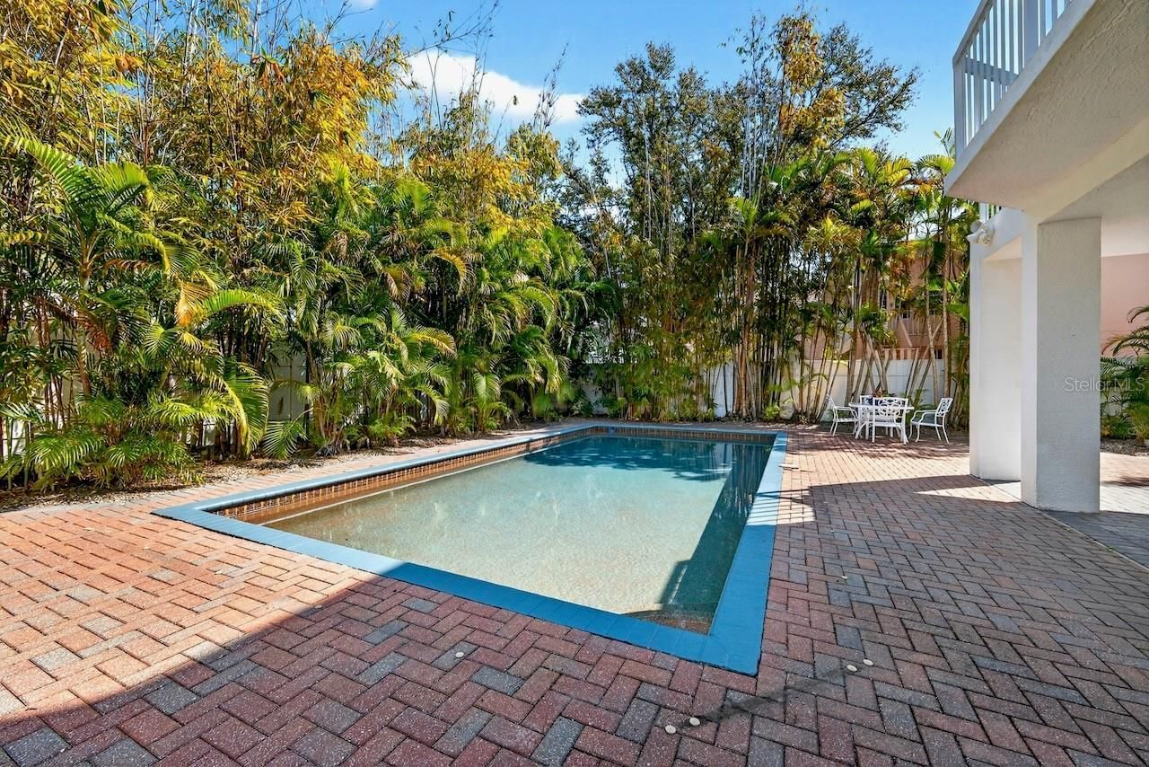 5900 Bayview Circle S, Gulfport, FL 33707 Photo