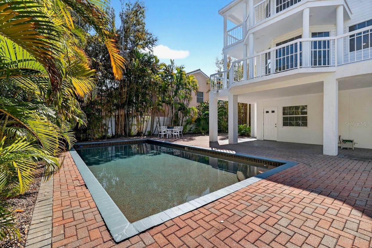 5900 Bayview Circle S, Gulfport, FL 33707 Photo