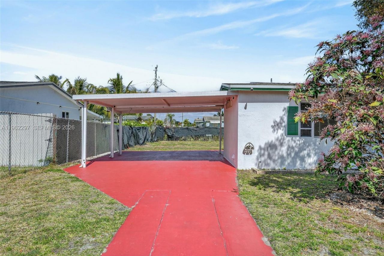 10325 SW 149 Terrace, Miami, FL 33176 Photo