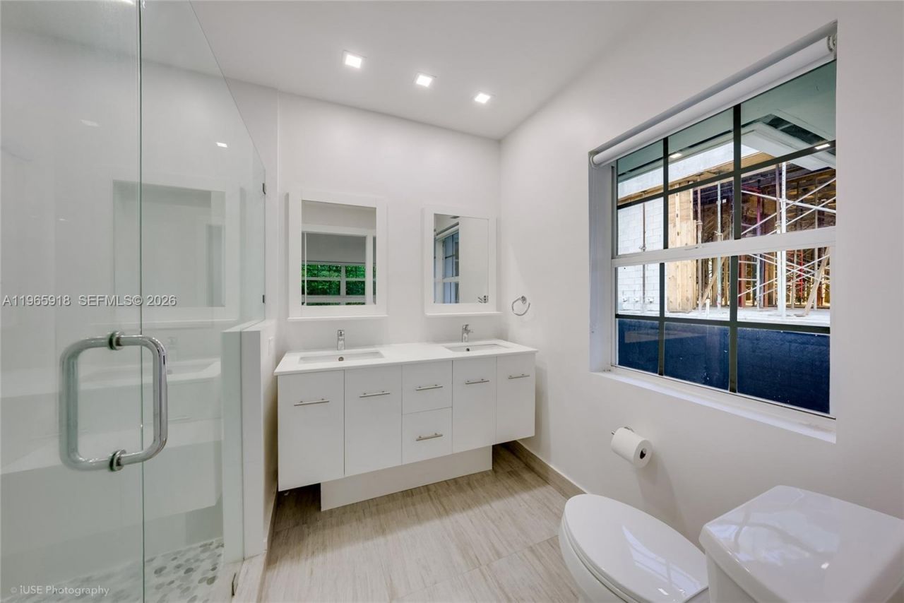 52 Camden Dr , Bal Harbour, FL 33154 Photo