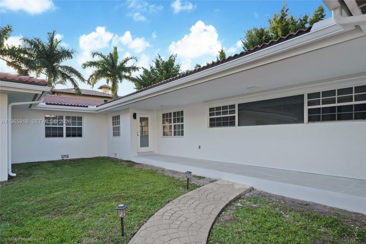 52 Camden Dr , Bal Harbour, FL 33154 Photo