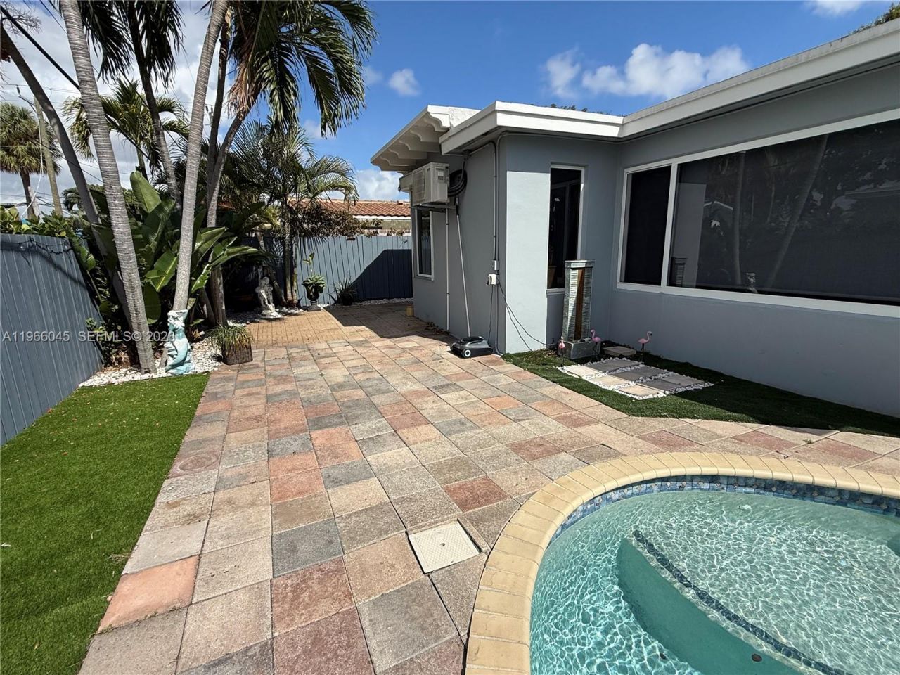 561 SE 3rd Ter, Pompano Beach, FL 33060 Photo