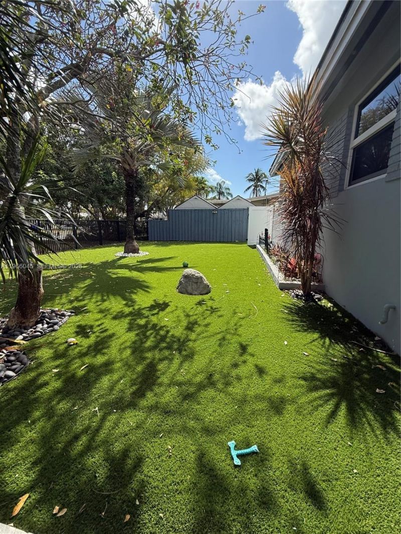 561 SE 3rd Ter, Pompano Beach, FL 33060 Photo