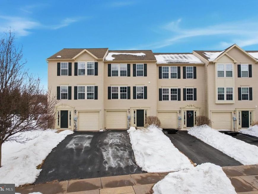 1048 Sparrow Way, Breinigsville, PA 18031 Main Photo