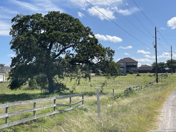 401 Shady Ln, La Vernia, TX 78121