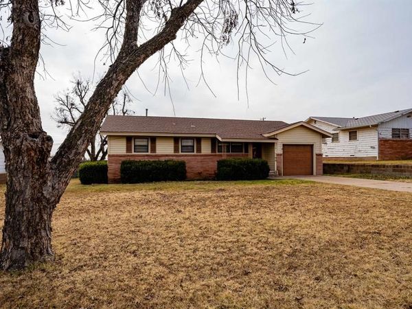 712 E Beauregard Street, Rotan, TX 79546