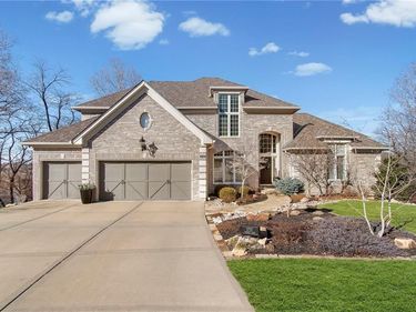 5757 NW HICKORY Court, Parkville, MO 64152