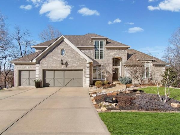 5757 NW HICKORY Court, Parkville, MO 64152