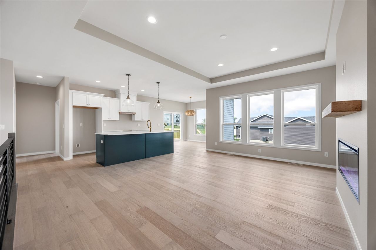 218 Mccarran Avenue Ne, Cedar Rapids, IA 52402 Main Photo