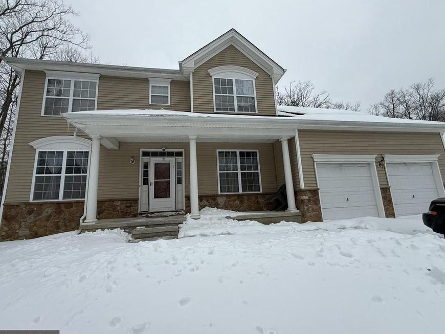 145 Kensington Dr , Lehman, PA 18324 Main Photo